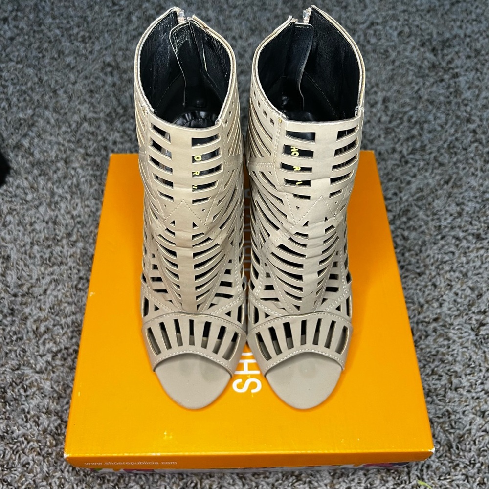 Shoe Republic Heels Sz 5.5